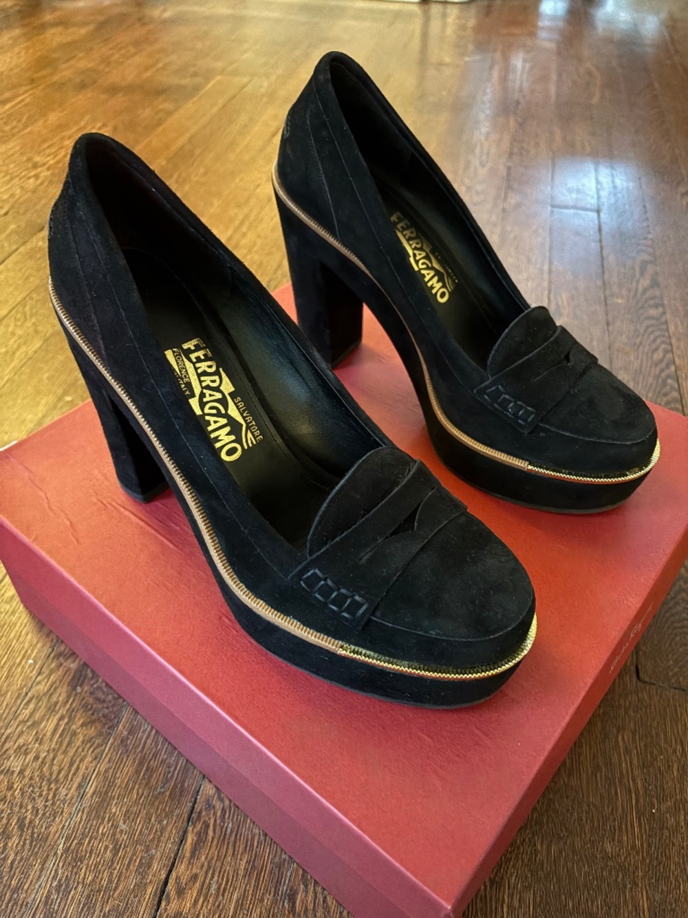 Ferragamo Goccia Nero Suede Platforms | Size 8.5
